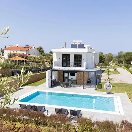 Azul 2 - Pool, Garden, Bbq